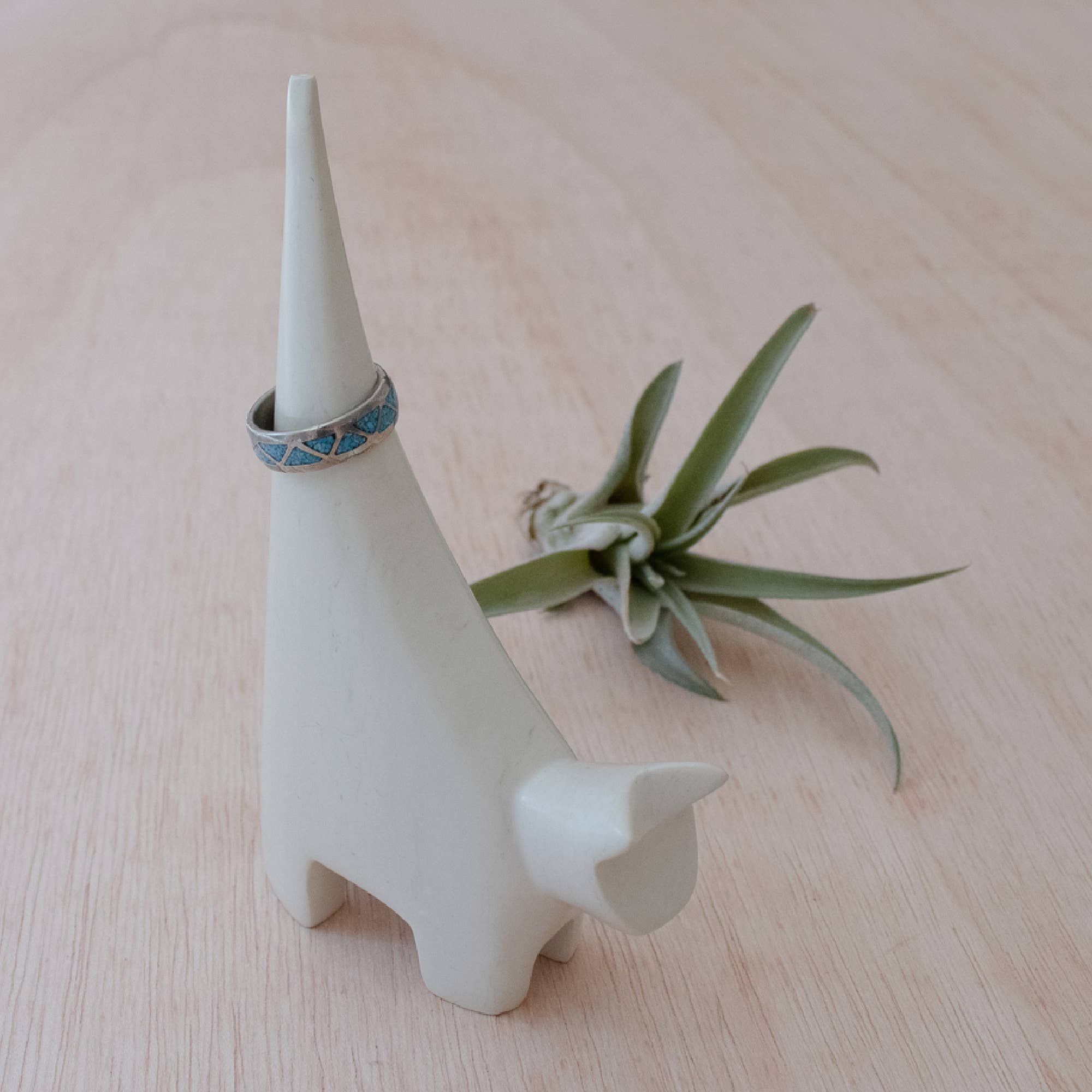 Natural Cat Ring Holder