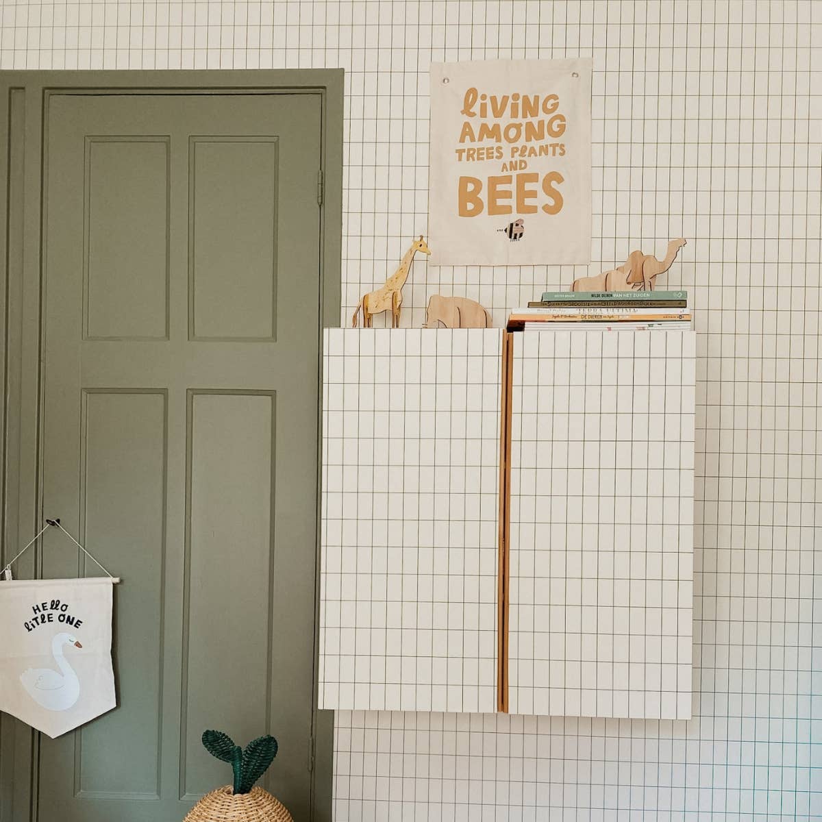 “Hello Little One” Hang Sign