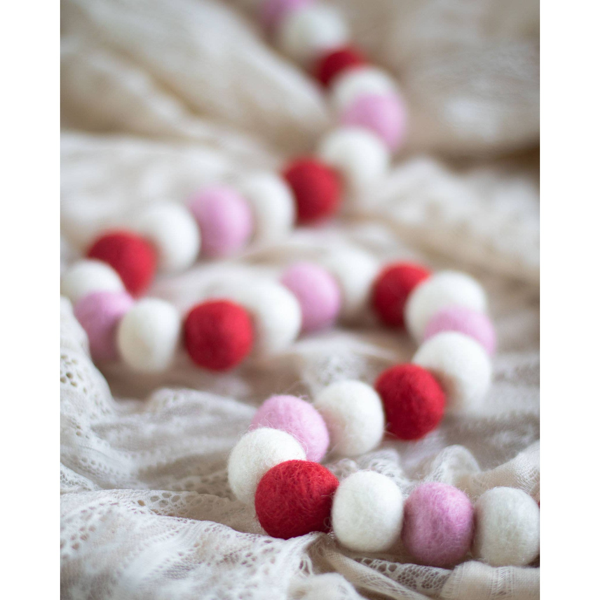 Red Valentine Eco Garlands/Ornaments: S - 24 beads/8ft (1" beads)