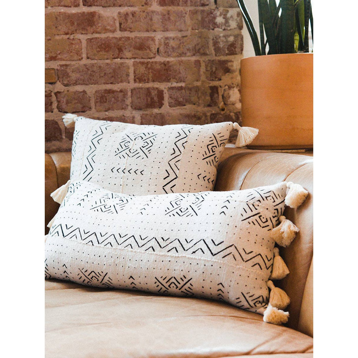 Jimani Collections Sakara Mud Cloth Lumbar Pillow - Thumbnail 5
